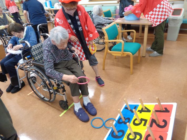 はなまるハウス若松町：納涼祭（輪投げ）